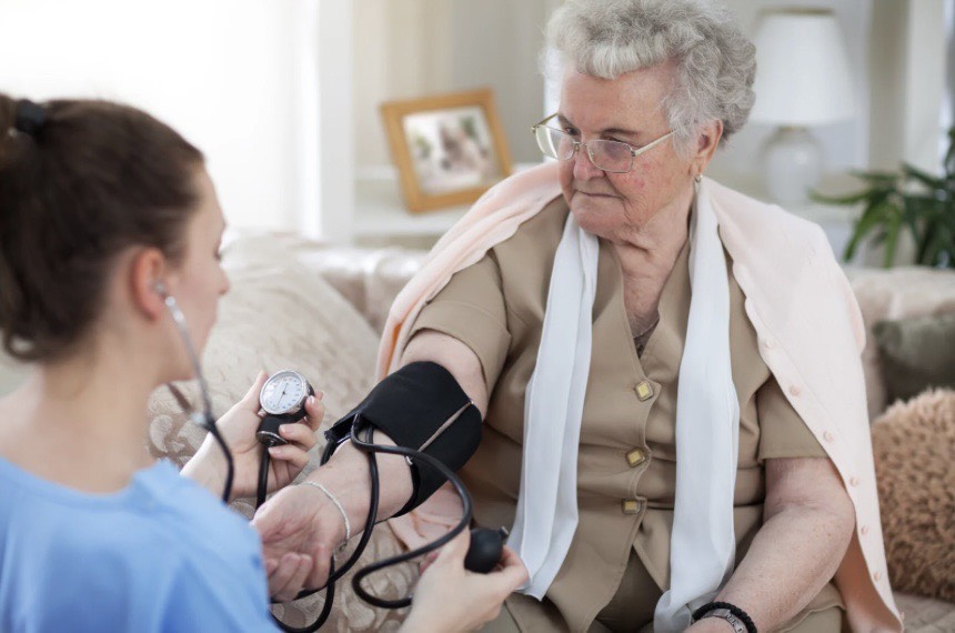 為何越來越多人需要特別護理師？專業照護的價值一次看懂